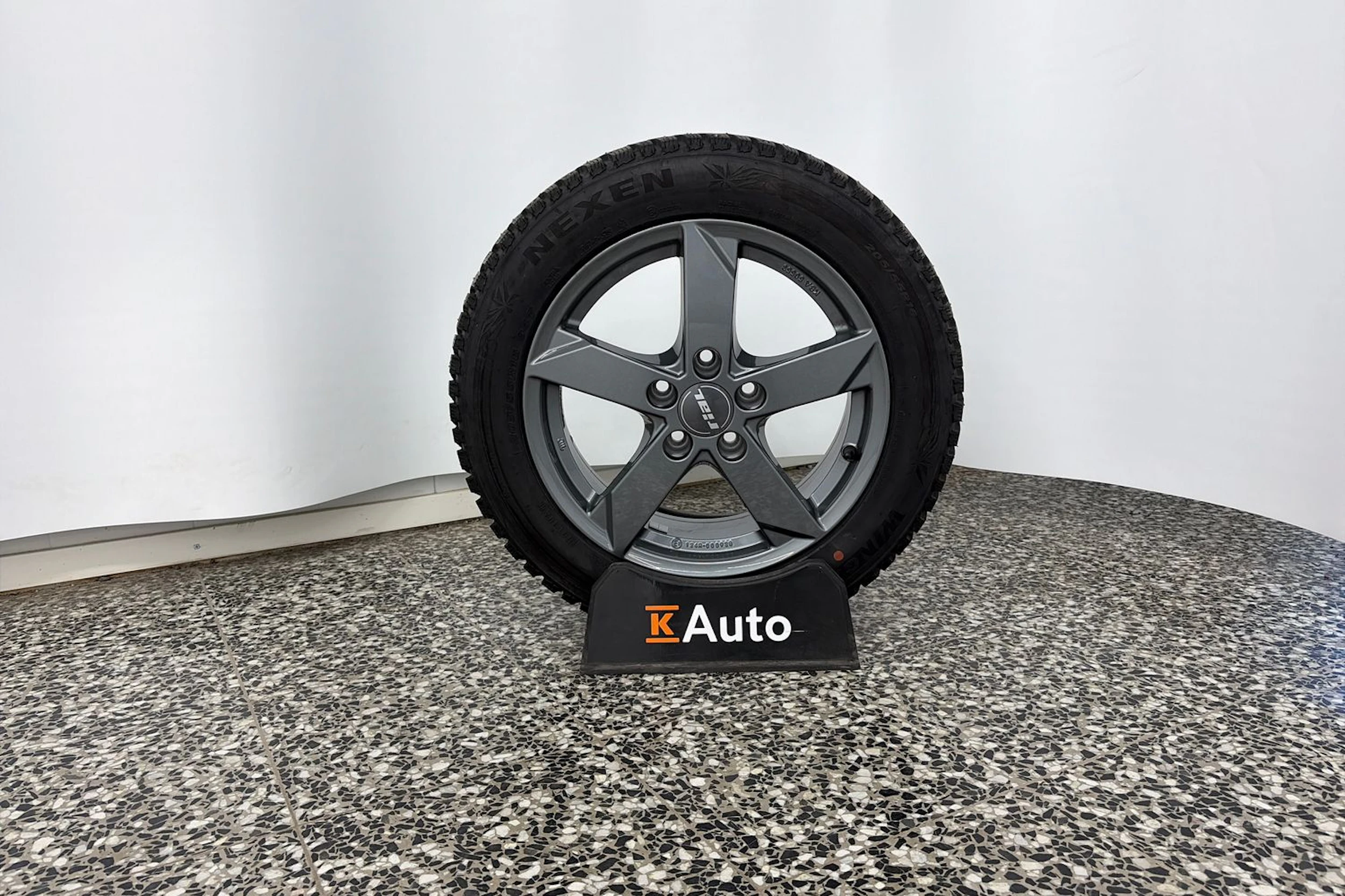 valkoinen SEAT Leon Sportstourer 2024 kuva 10.