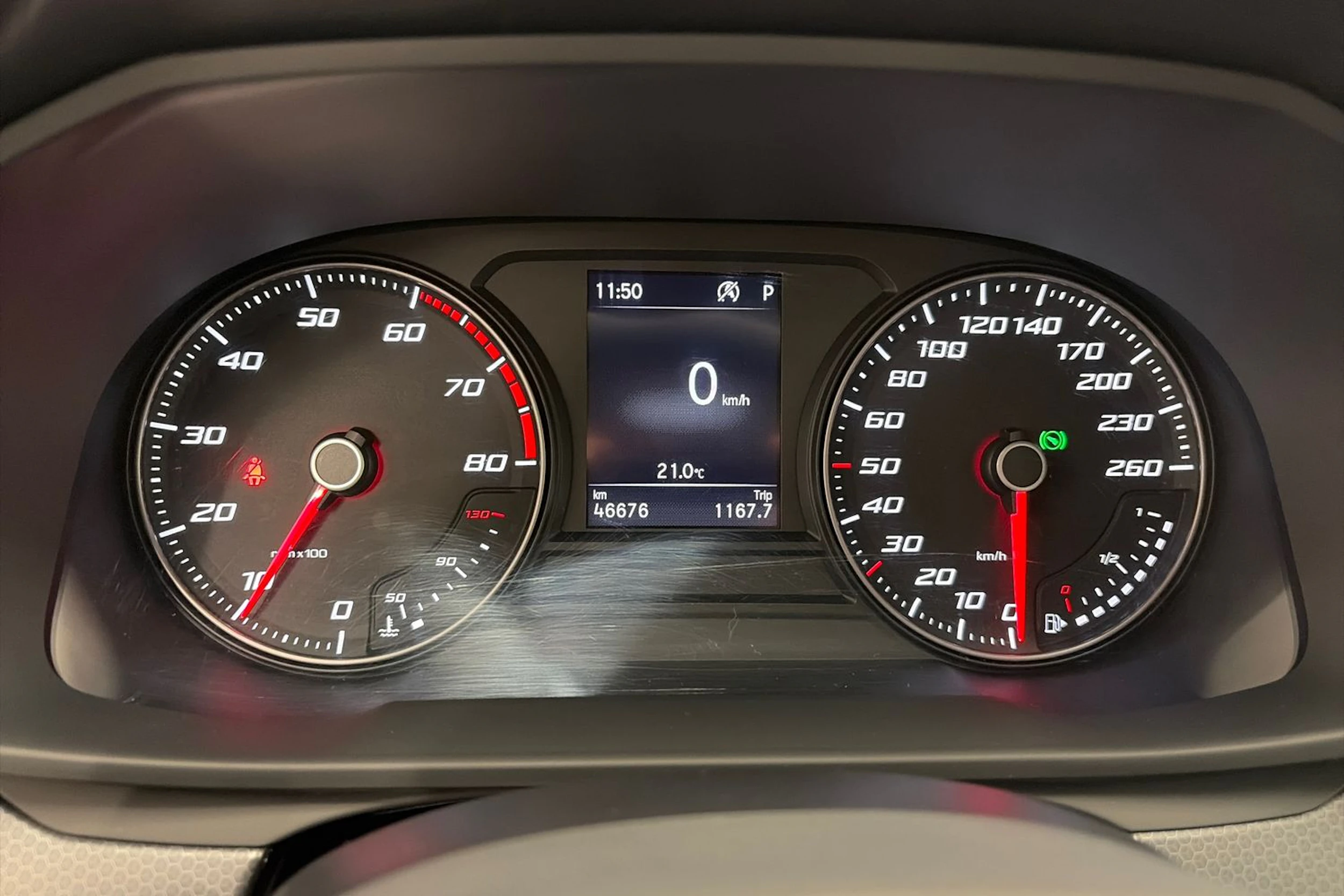 valkoinen SEAT Leon Sportstourer 2024 kuva 13.