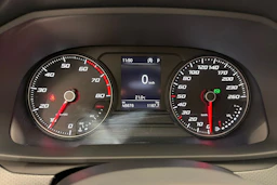 valkoinen SEAT Leon Sportstourer 2024 kuva 13.