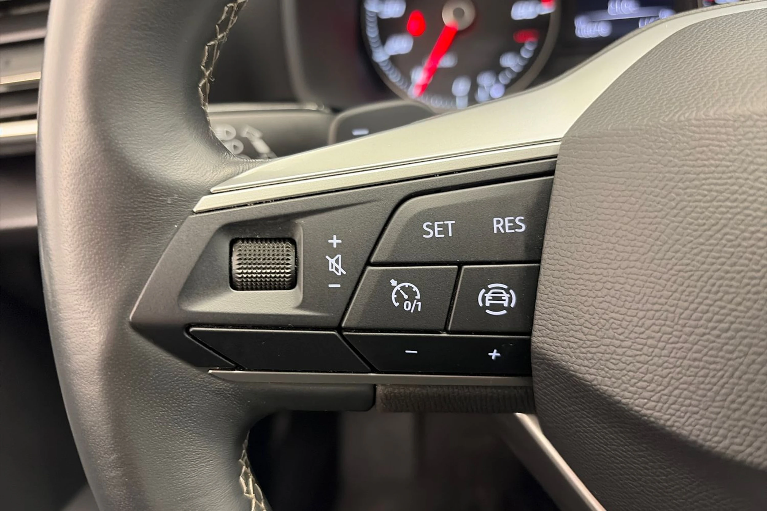 valkoinen SEAT Leon Sportstourer 2024 kuva 14.