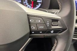 valkoinen SEAT Leon Sportstourer 2024 kuva 15.