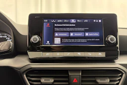 valkoinen SEAT Leon Sportstourer 2024 kuva 17.