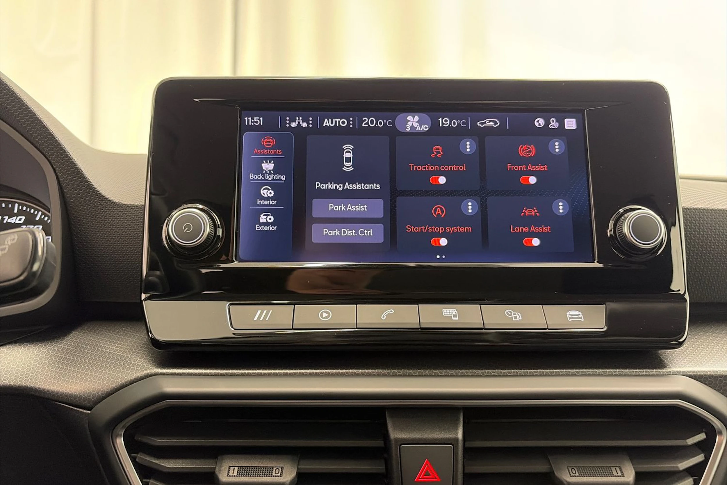 valkoinen SEAT Leon Sportstourer 2024 kuva 18.