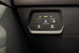 valkoinen SEAT Leon Sportstourer 2024 kuva 20.