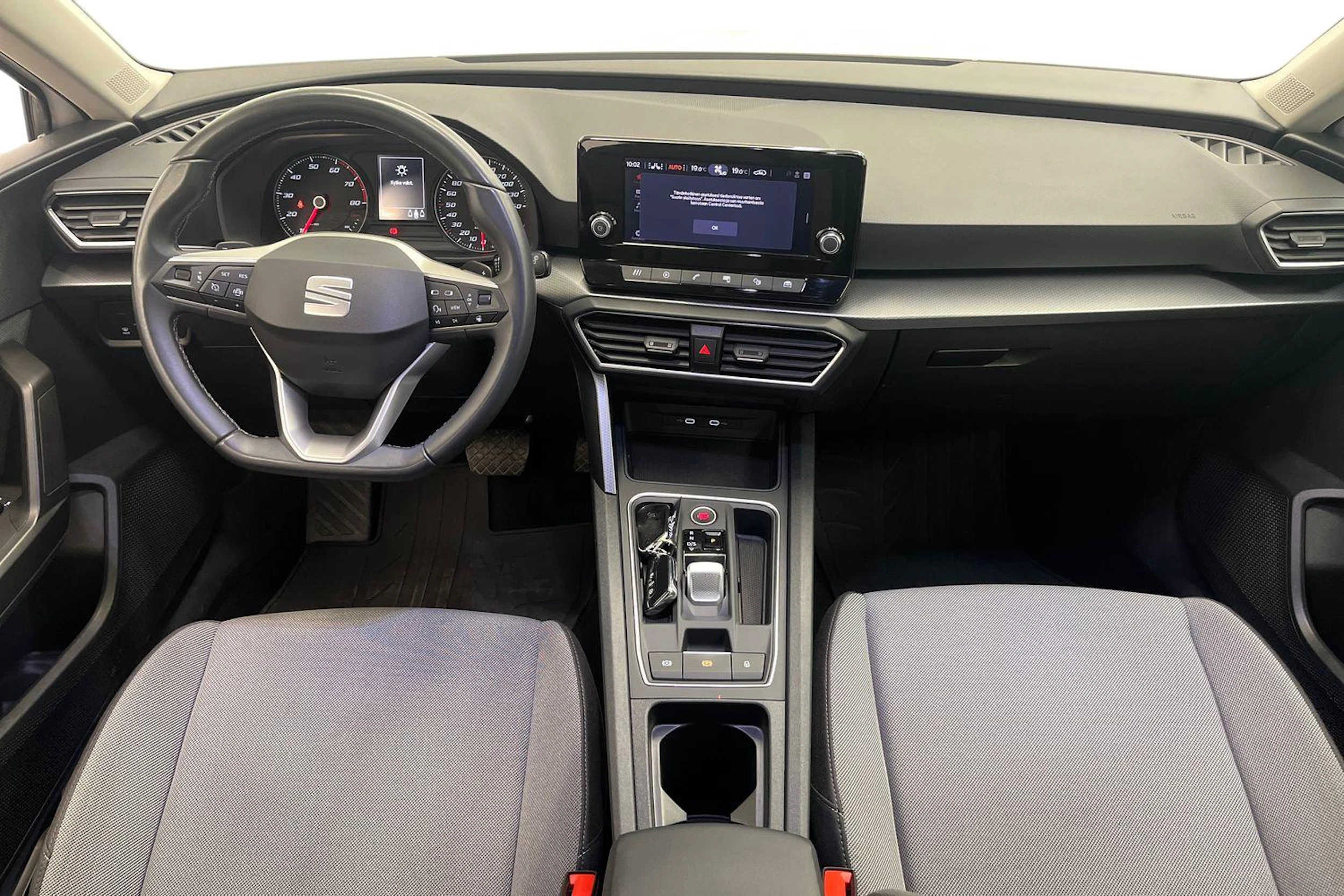 valkoinen SEAT Leon Sportstourer 2024 kuva 7.