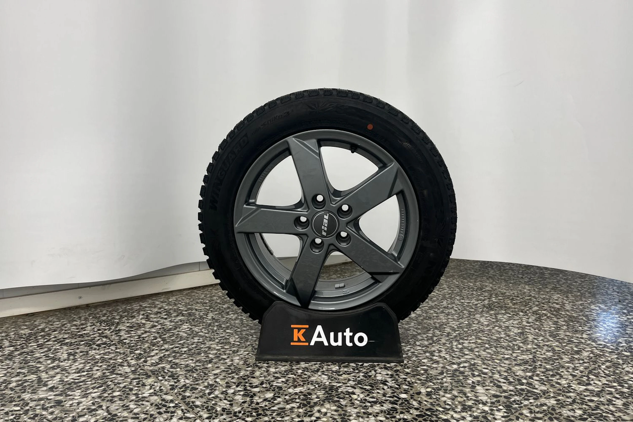 valkoinen SEAT Leon Sportstourer 2024 kuva 10.