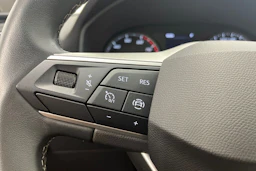 valkoinen SEAT Leon Sportstourer 2024 kuva 14.