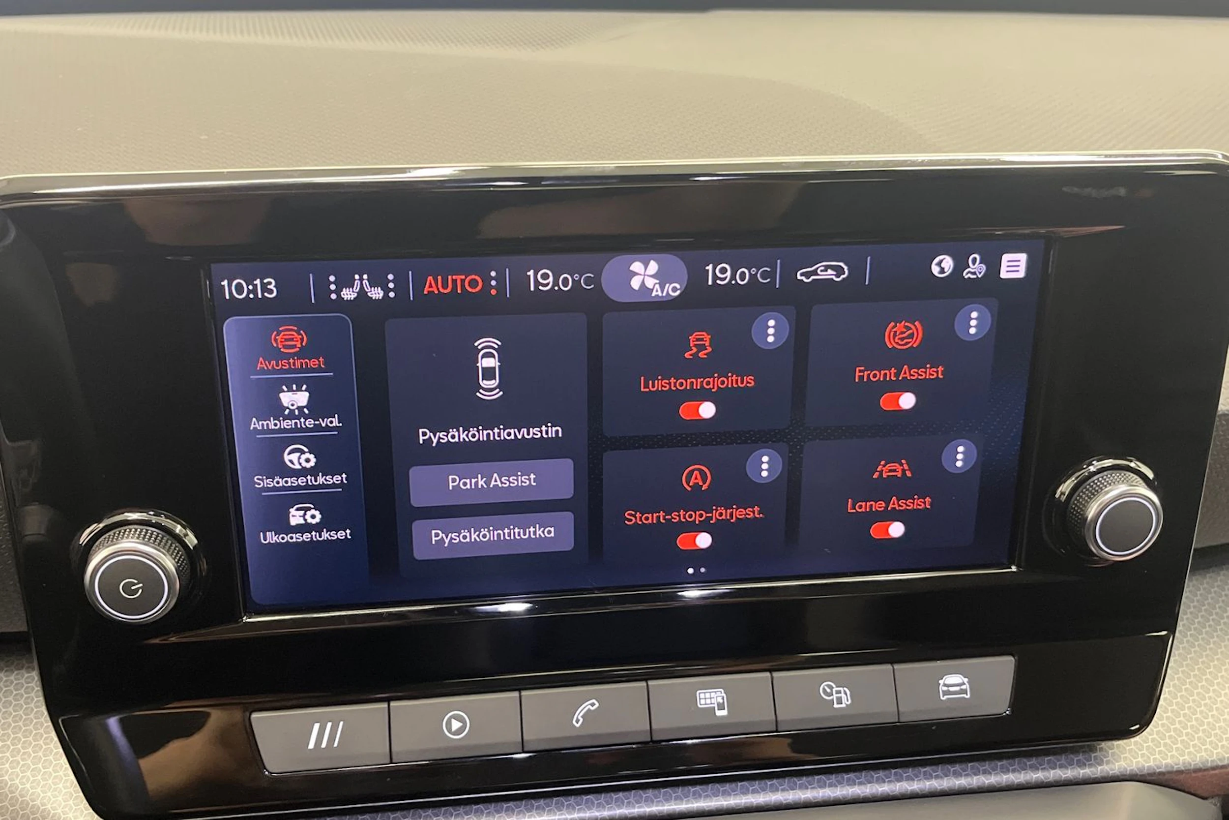 valkoinen SEAT Leon Sportstourer 2024 kuva 17.