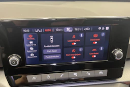 valkoinen SEAT Leon Sportstourer 2024 kuva 17.