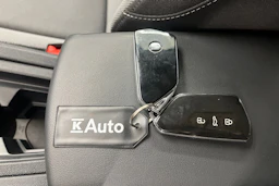 valkoinen SEAT Leon Sportstourer 2024 kuva 20.