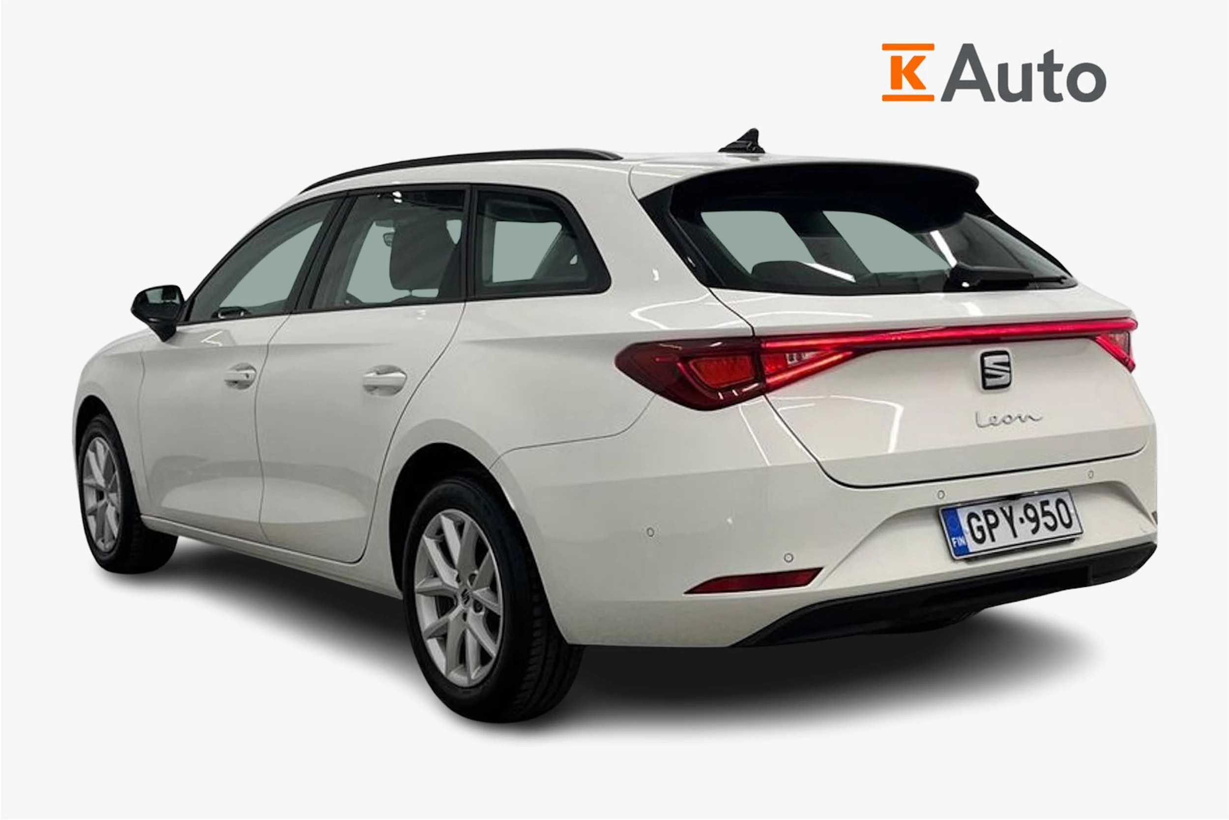 valkoinen SEAT Leon Sportstourer 2024 kuva 2.