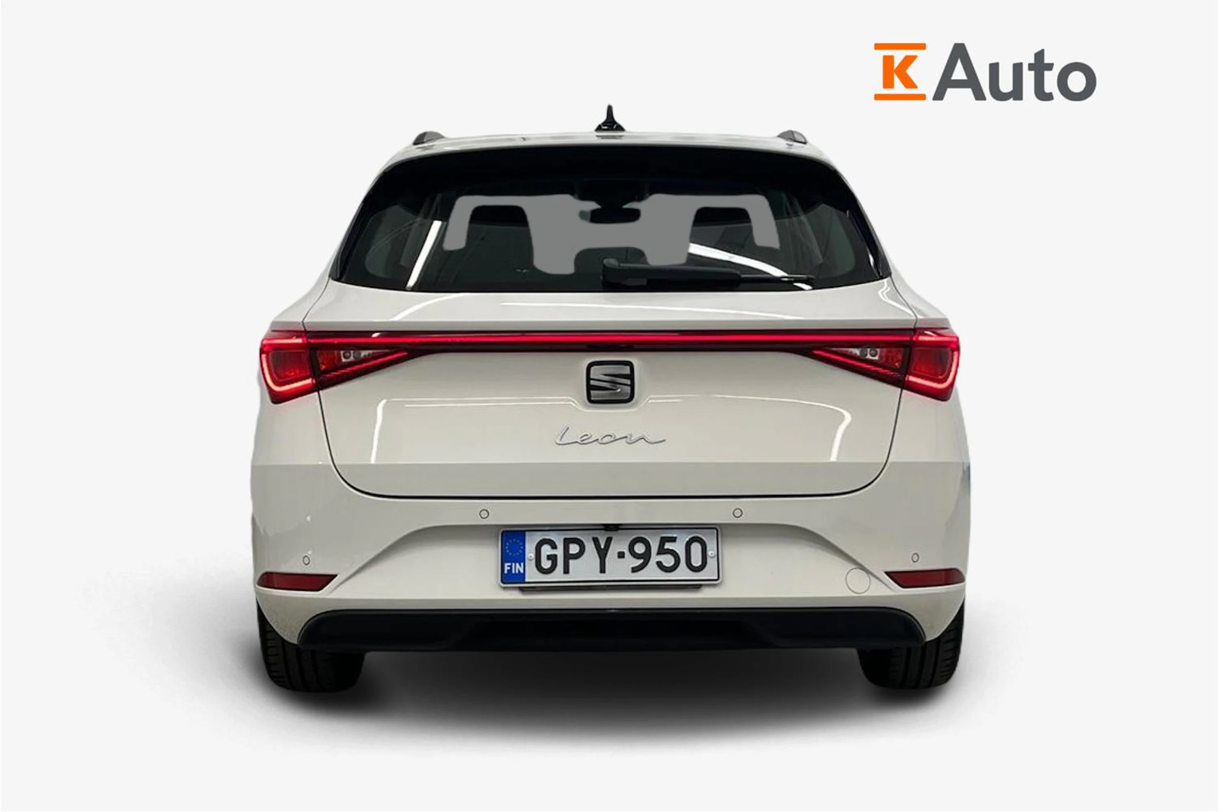 valkoinen SEAT Leon Sportstourer 2024 kuva 3.