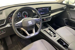 valkoinen SEAT Leon Sportstourer 2024 kuva 6.