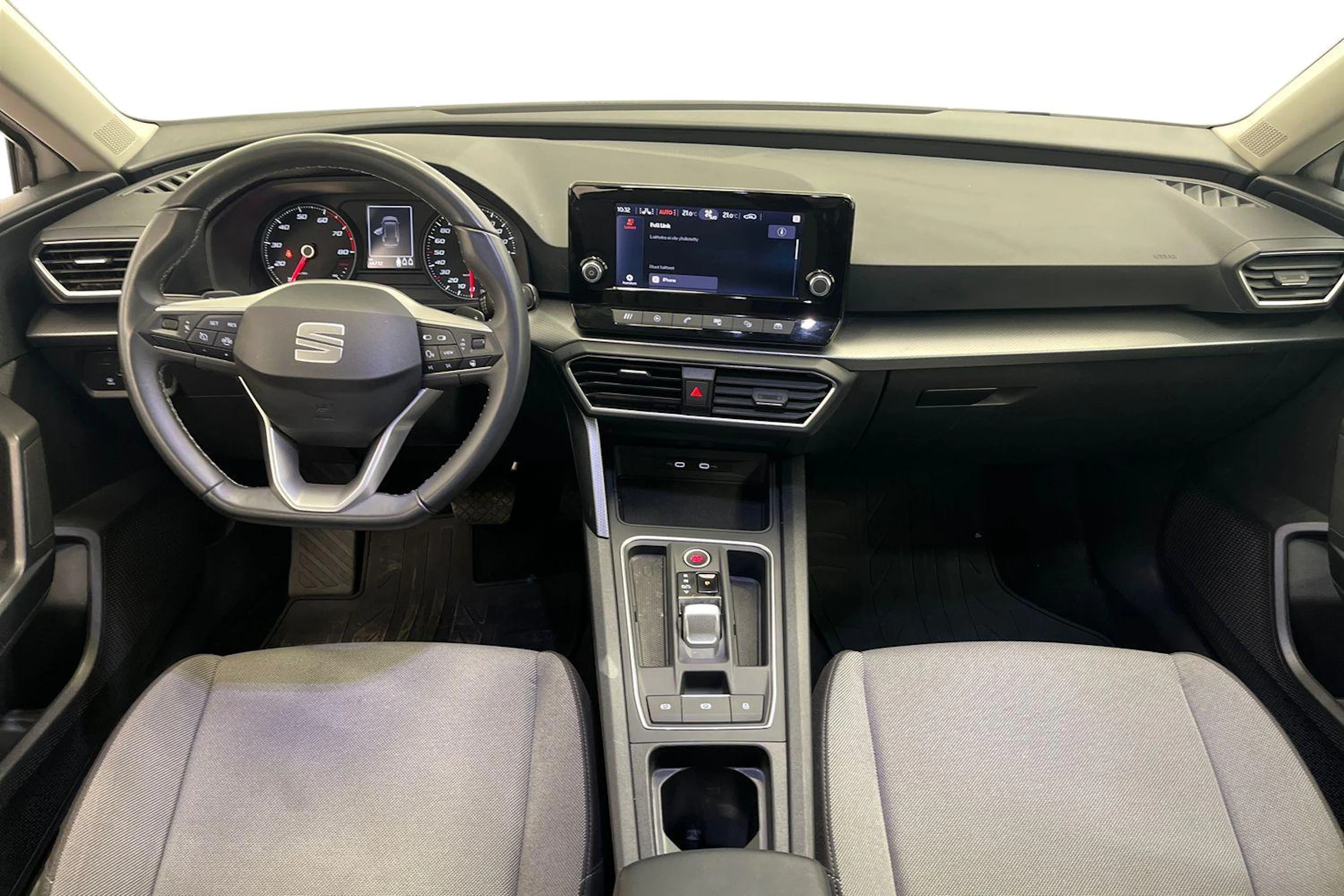 valkoinen SEAT Leon Sportstourer 2024 kuva 7.