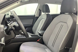 valkoinen SEAT Leon Sportstourer 2024 kuva 12.