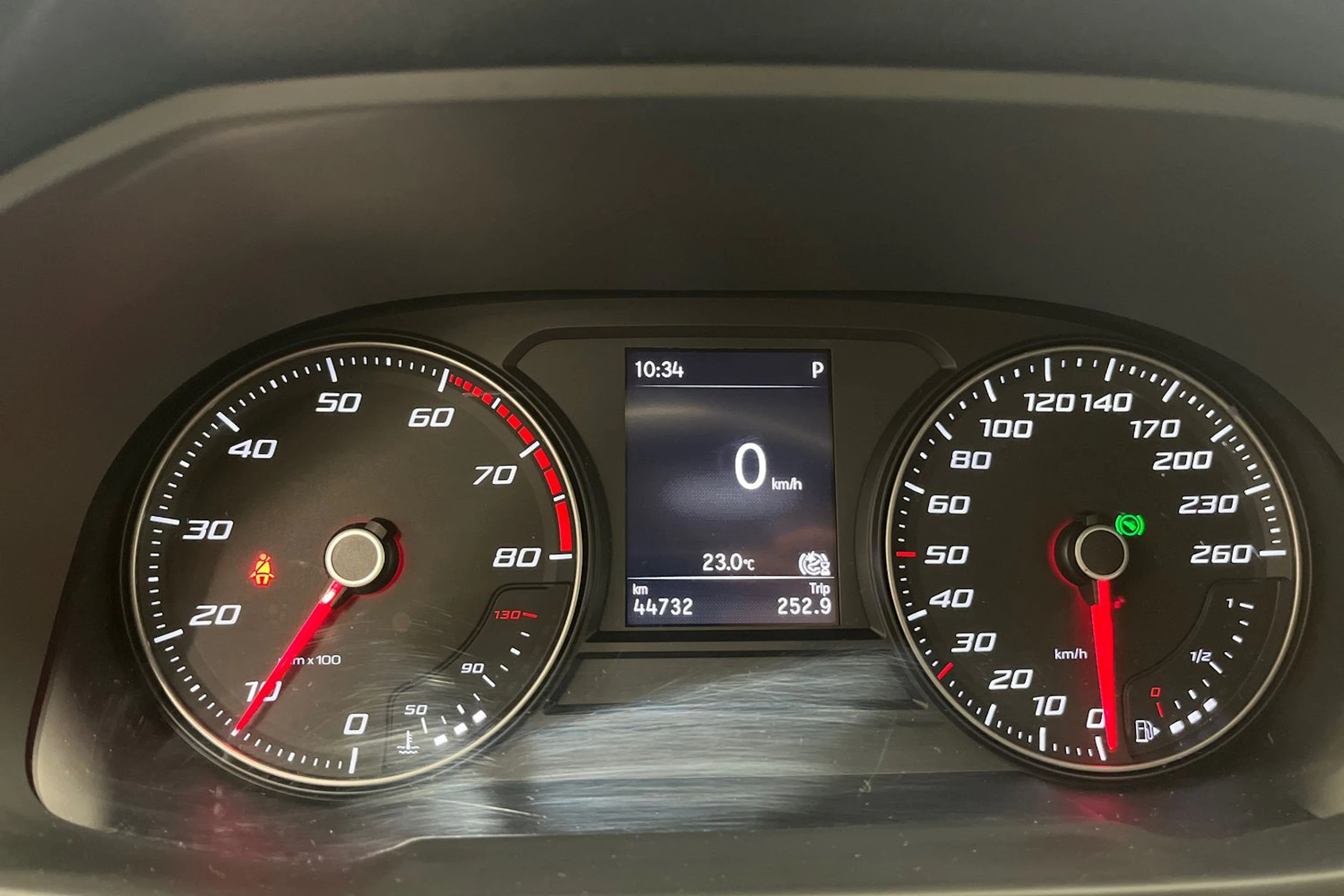 valkoinen SEAT Leon Sportstourer 2024 kuva 13.