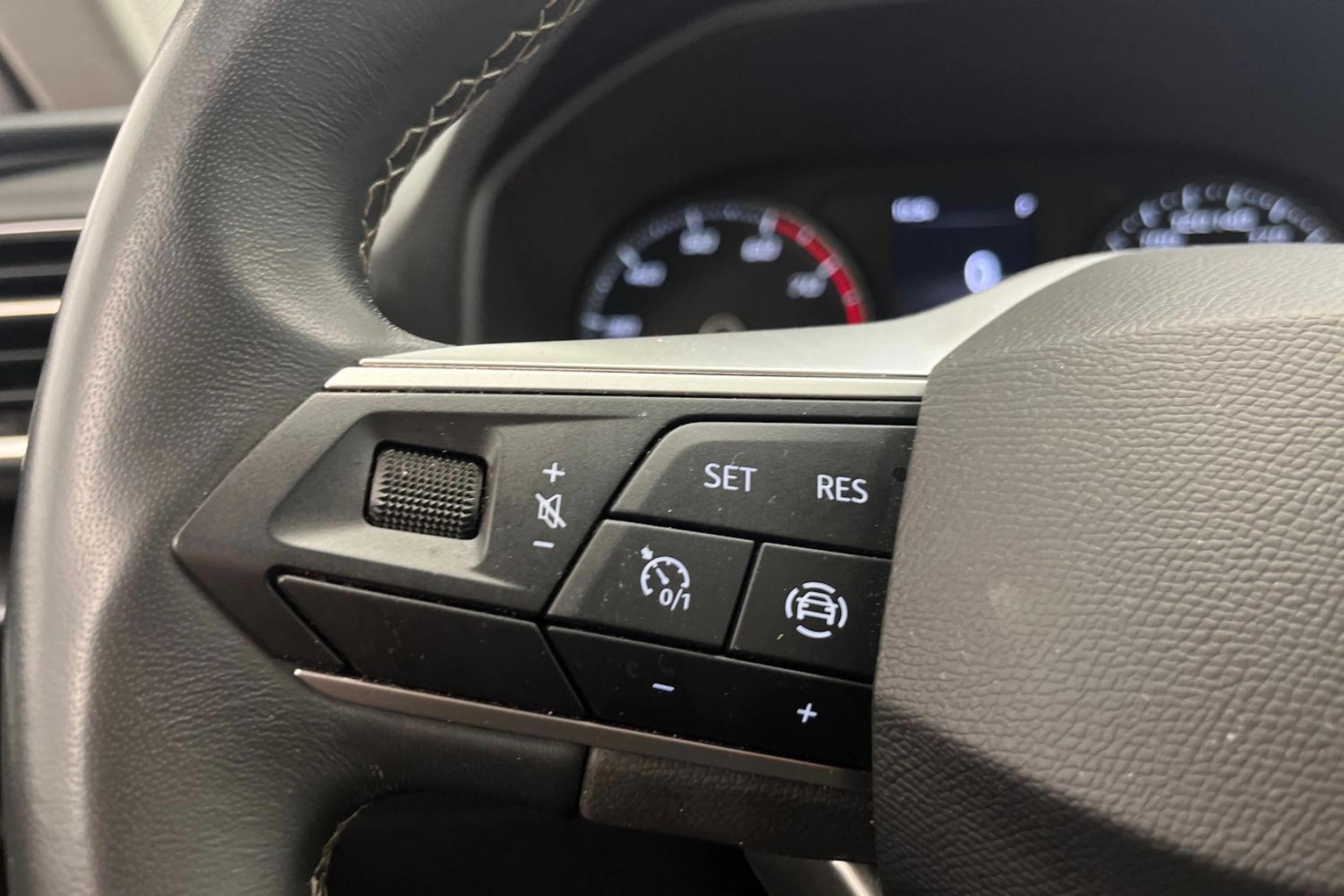 valkoinen SEAT Leon Sportstourer 2024 kuva 14.