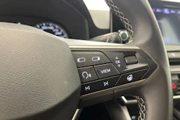 valkoinen SEAT Leon Sportstourer 2024 kuva 15.
