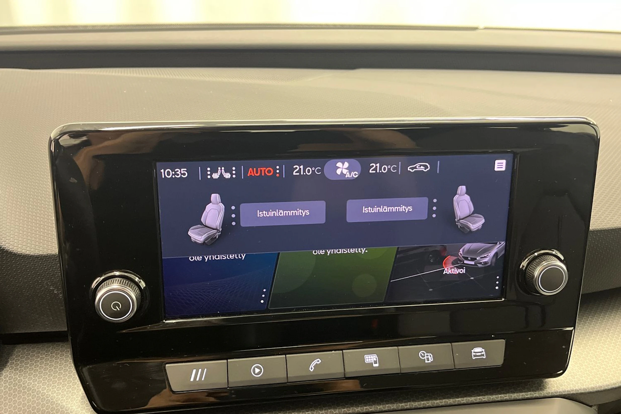 valkoinen SEAT Leon Sportstourer 2024 kuva 17.