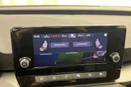valkoinen SEAT Leon Sportstourer 2024 kuva 17.