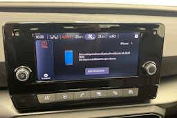 valkoinen SEAT Leon Sportstourer 2024 kuva 18.