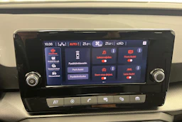 valkoinen SEAT Leon Sportstourer 2024 kuva 19.