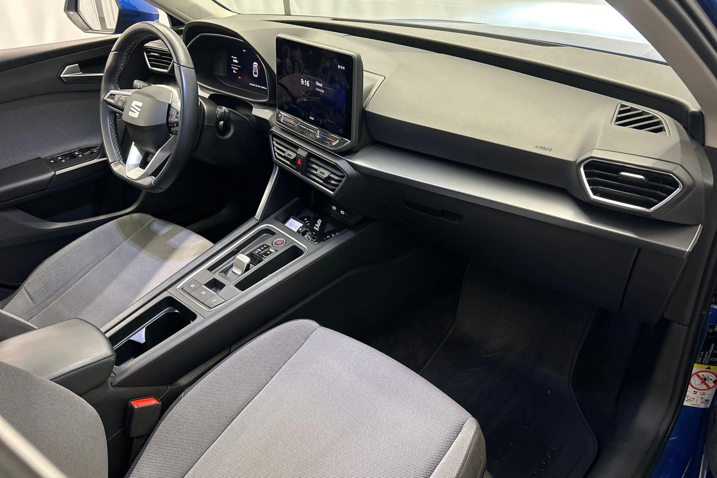 sininen SEAT Leon Sportstourer 2025 kuva 11.