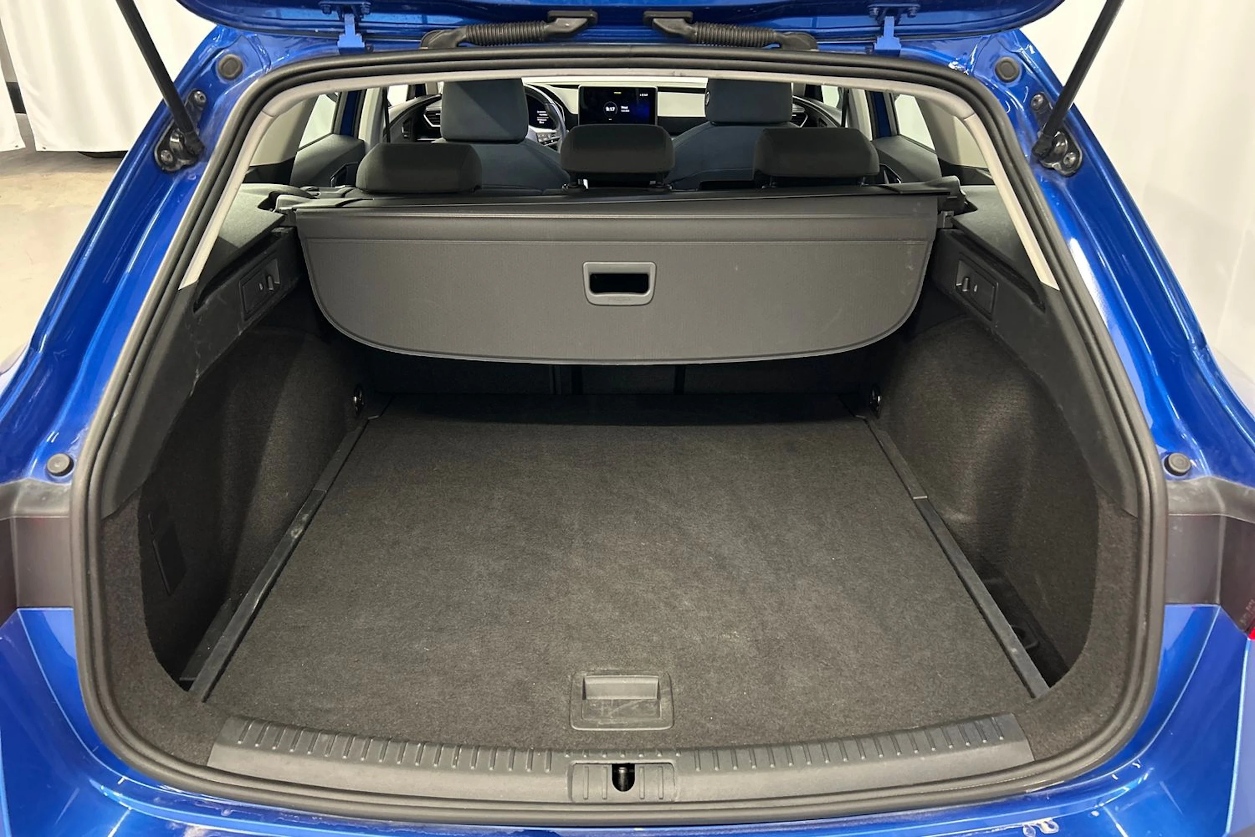 sininen SEAT Leon Sportstourer 2025 kuva 13.