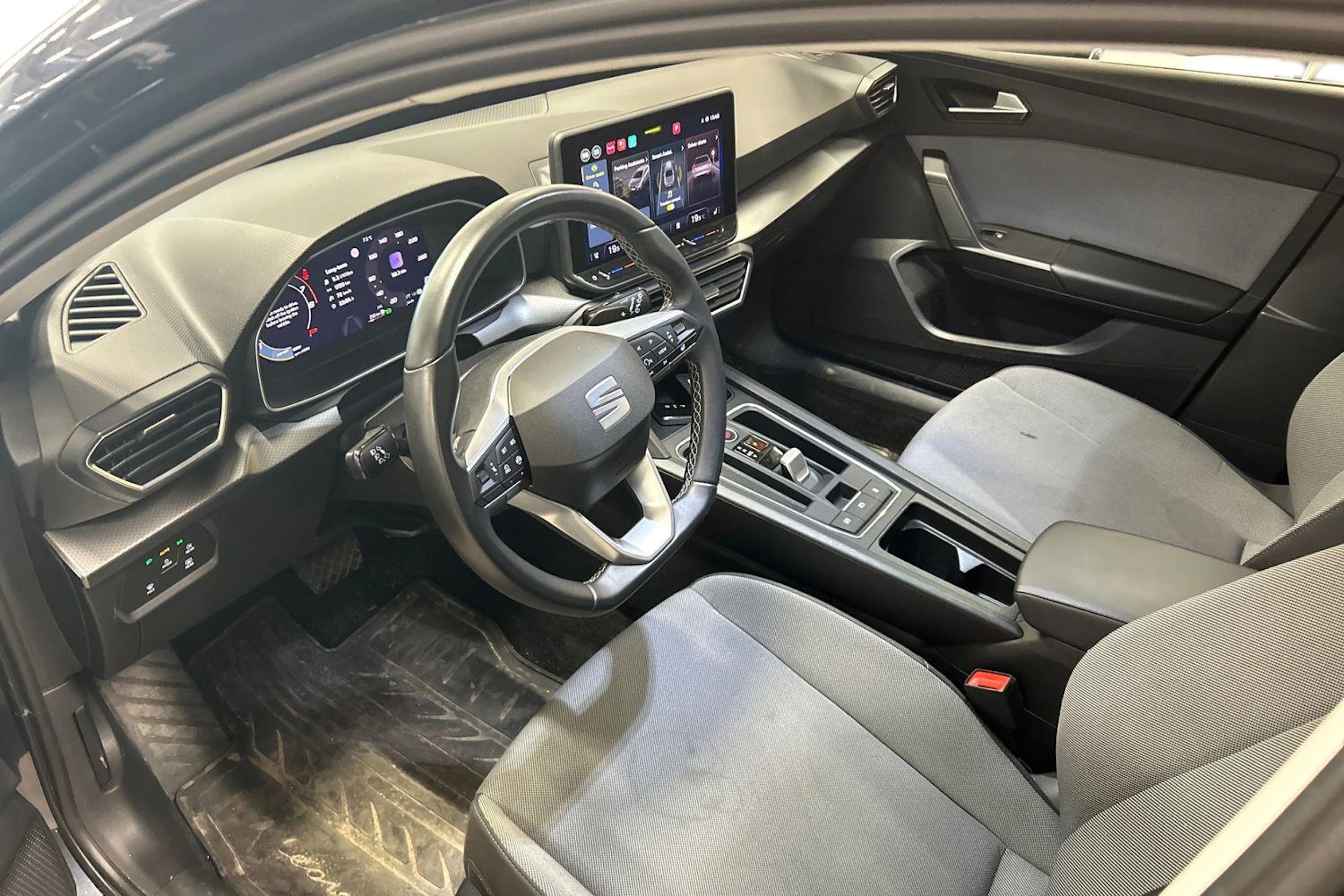 harmaa SEAT Leon 2025 kuva 3.