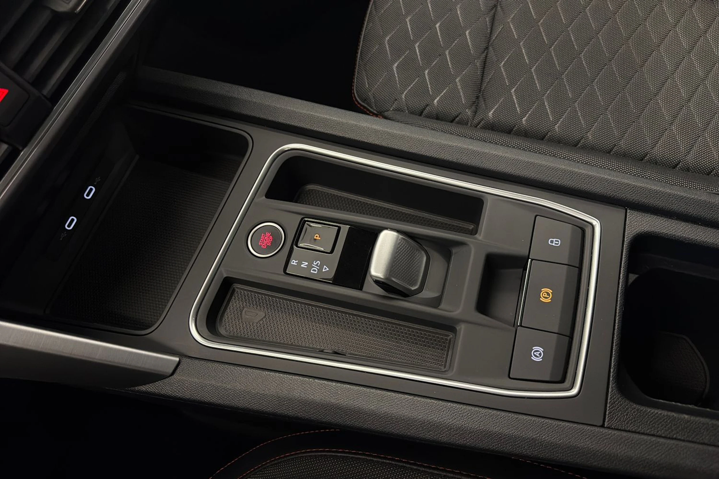 sininen SEAT Leon Sportstourer 2025 kuva 20.