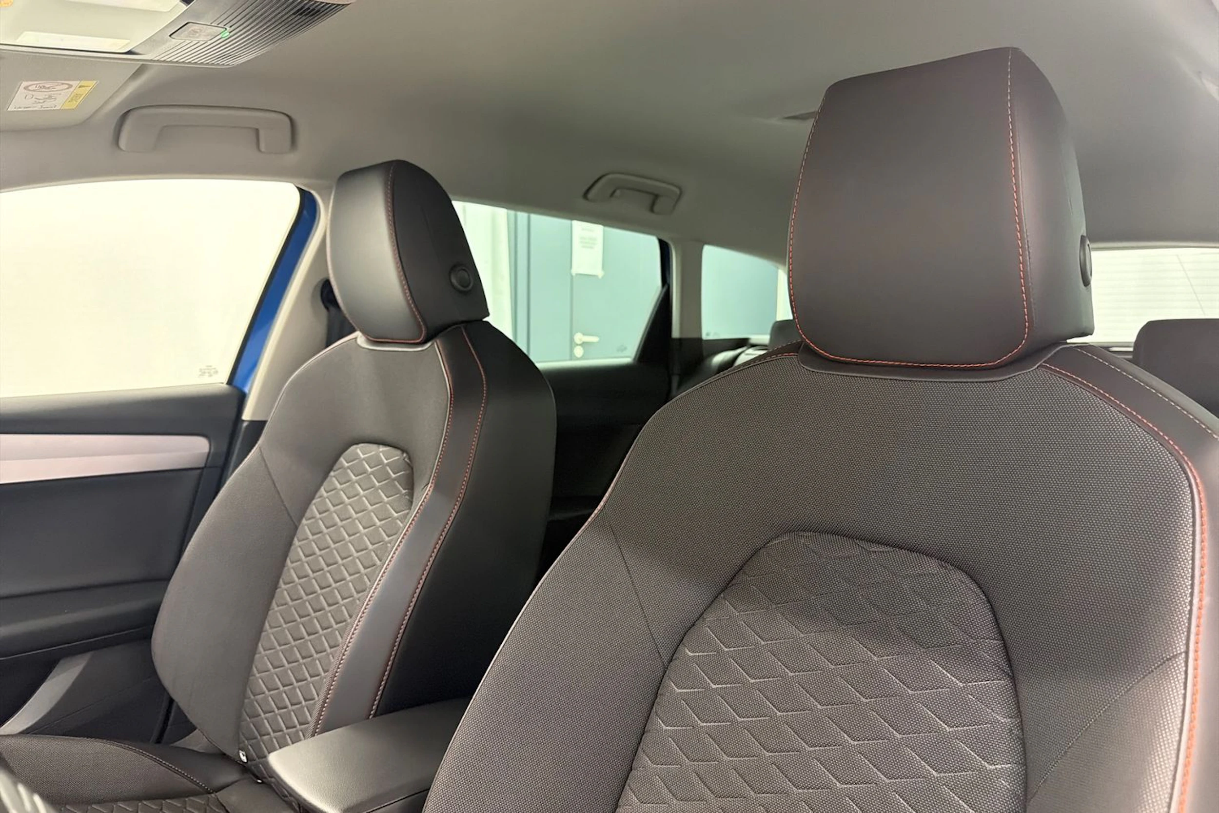 sininen SEAT Leon Sportstourer 2025 kuva 29.