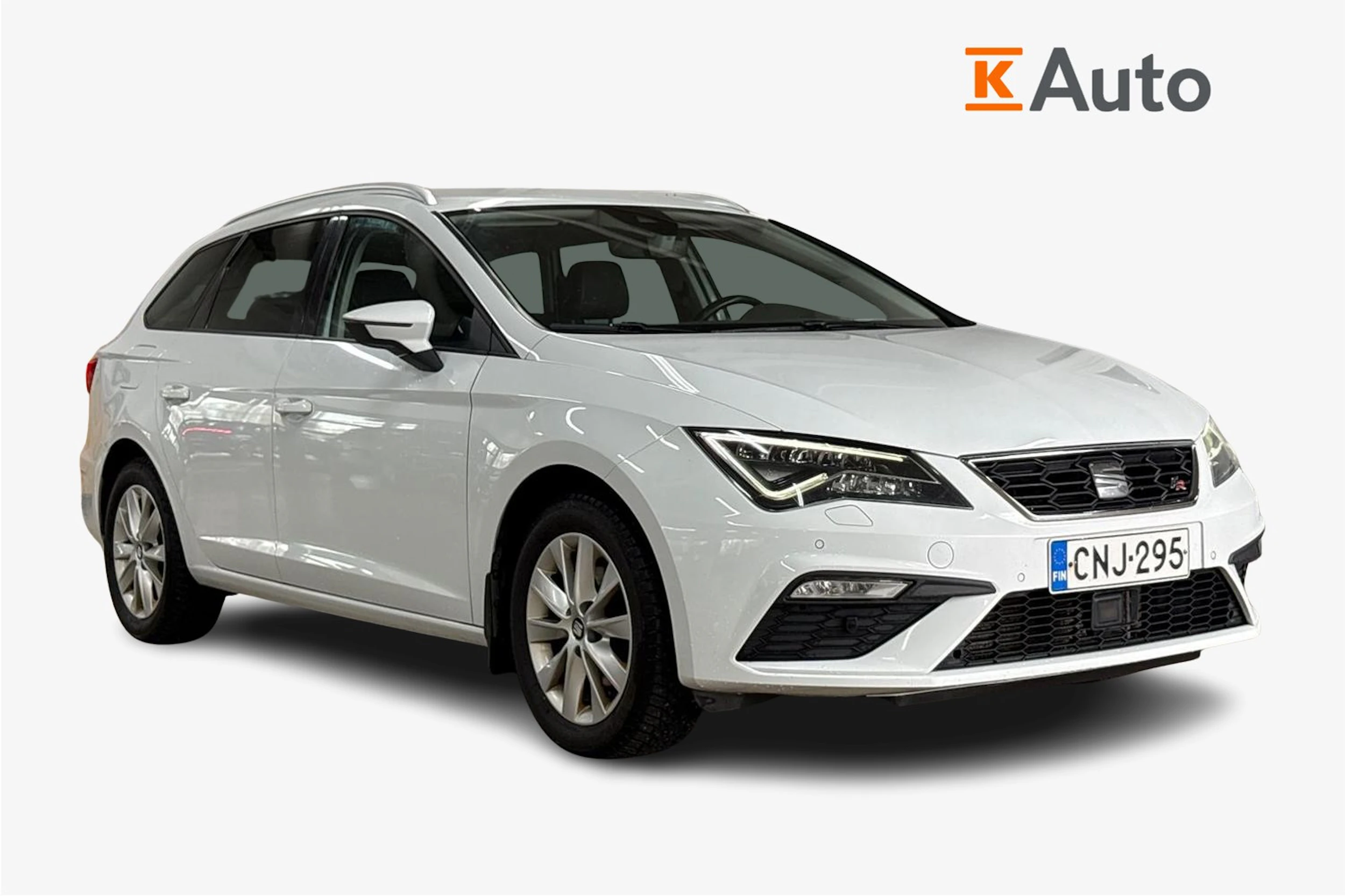 valkoinen SEAT Leon Sportourer ST 2019 kuva 1.