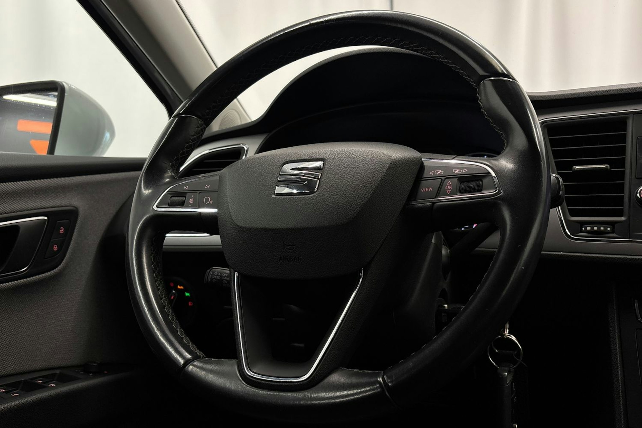 valkoinen SEAT Leon Sportourer ST 2019 kuva 15.