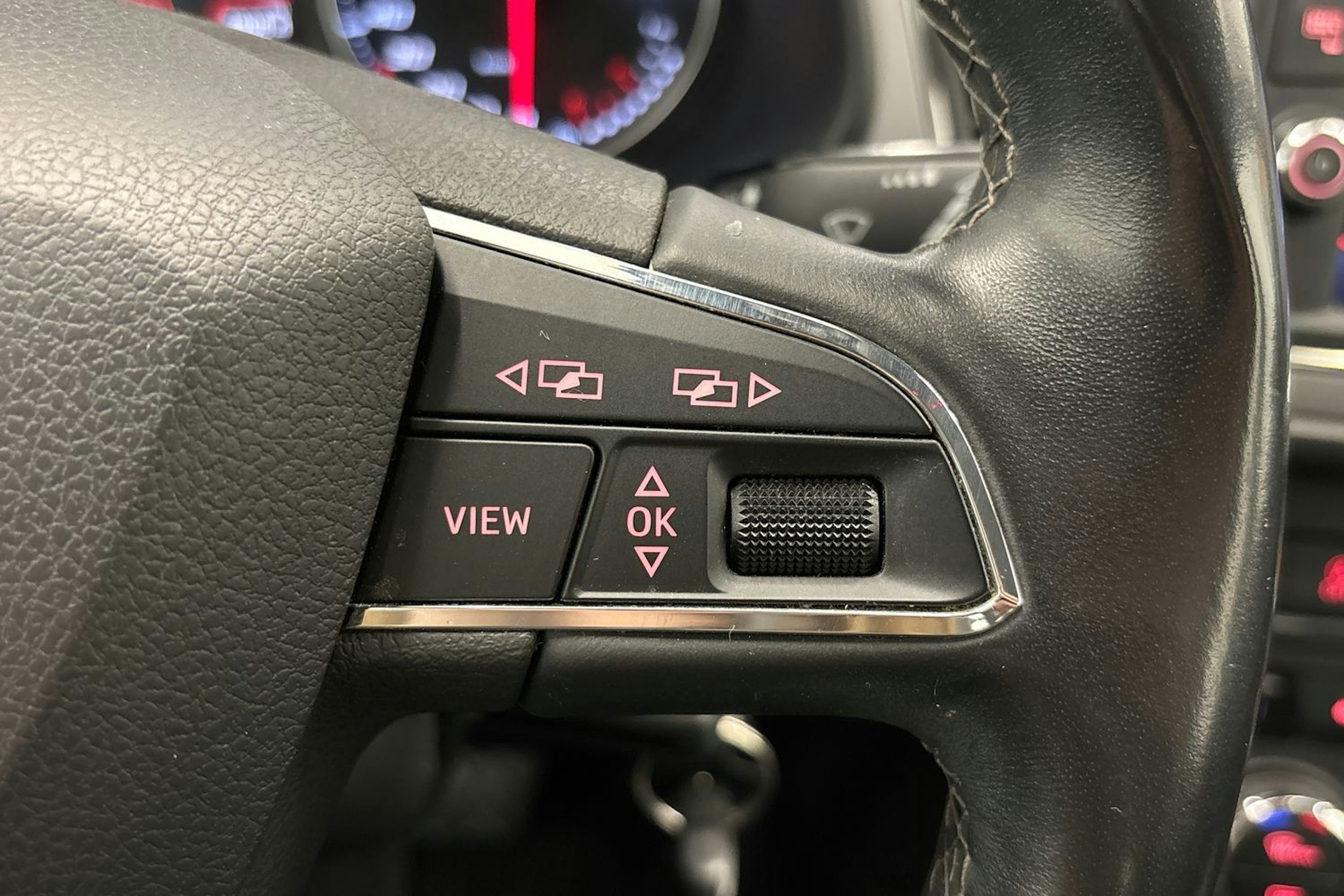 valkoinen SEAT Leon Sportourer ST 2019 kuva 17.