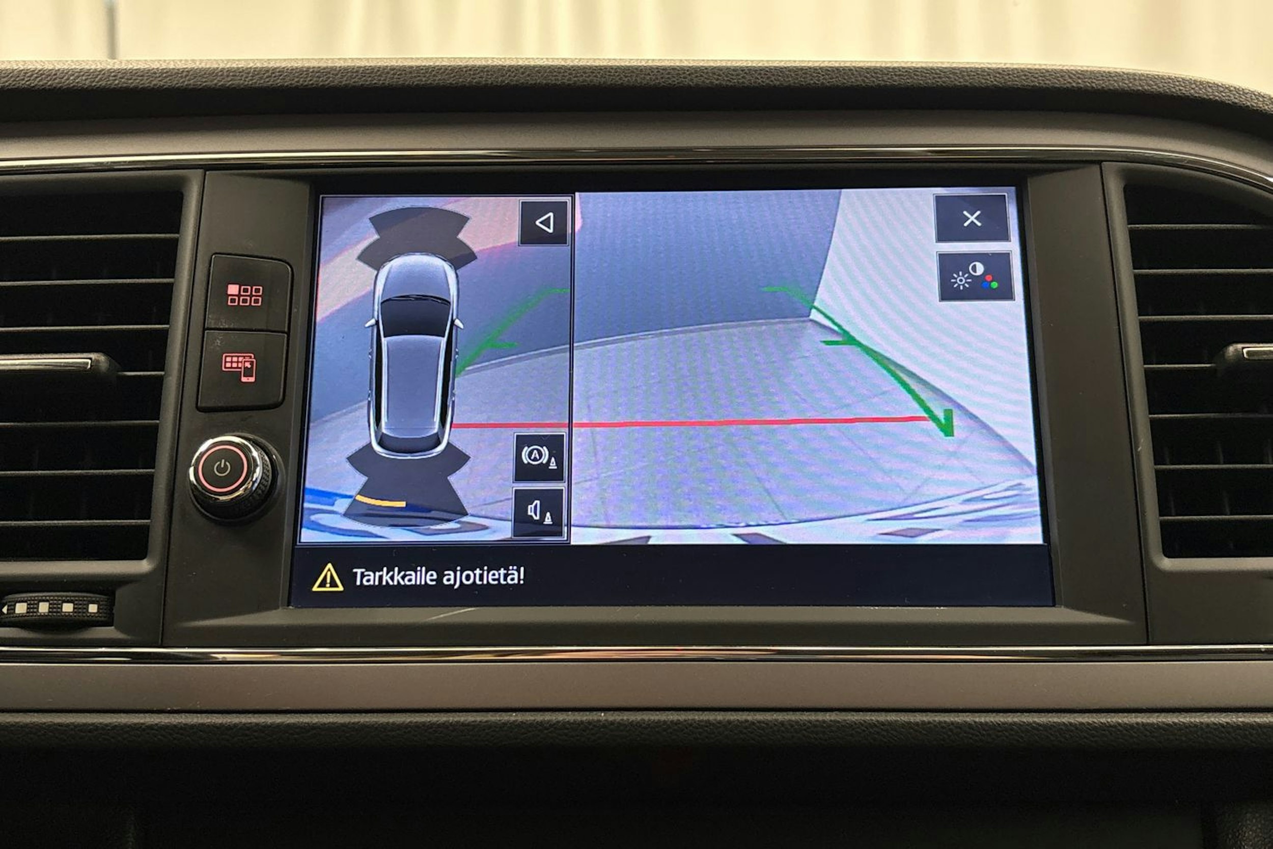 valkoinen SEAT Leon Sportourer ST 2019 kuva 20.