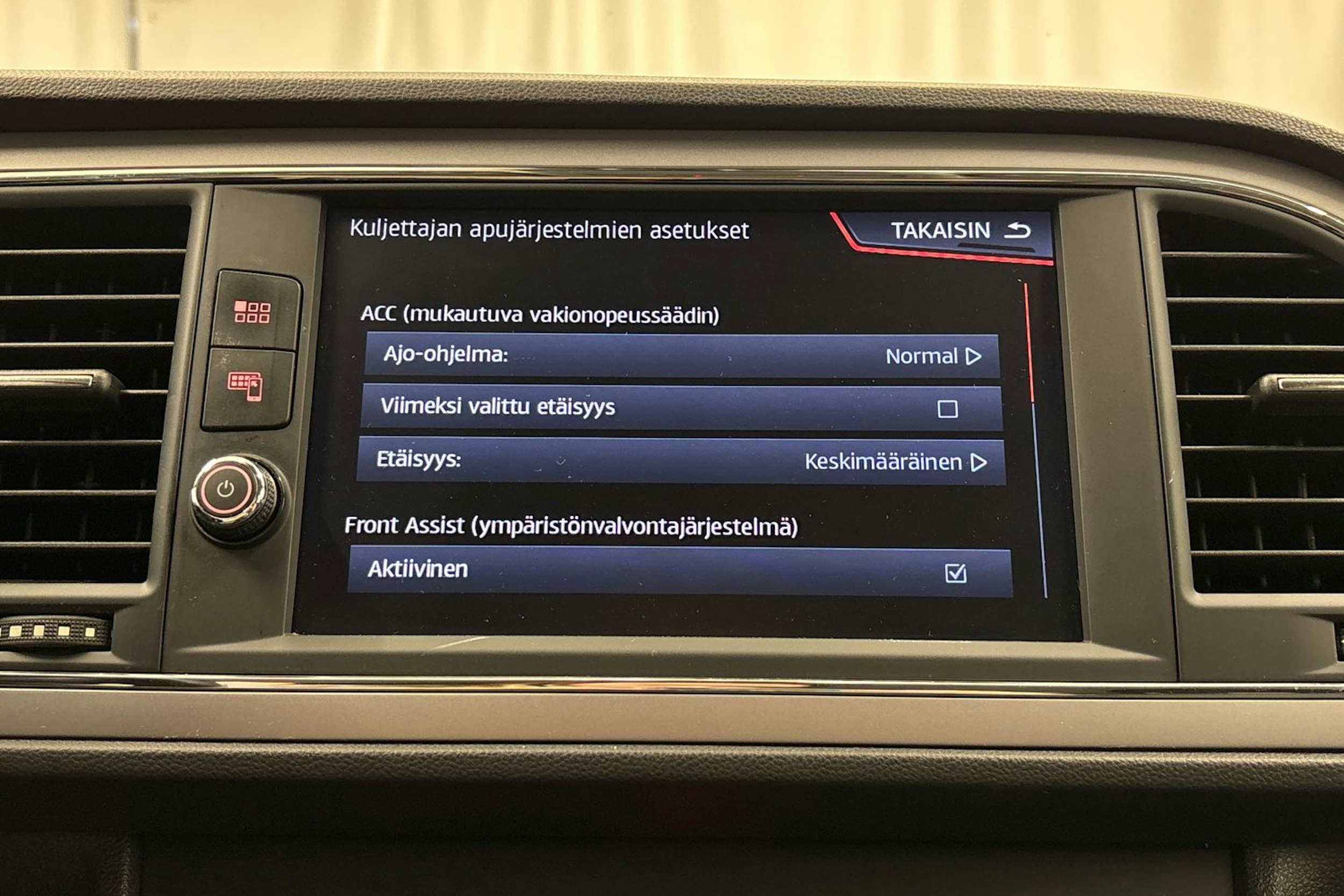 valkoinen SEAT Leon Sportourer ST 2019 kuva 22.