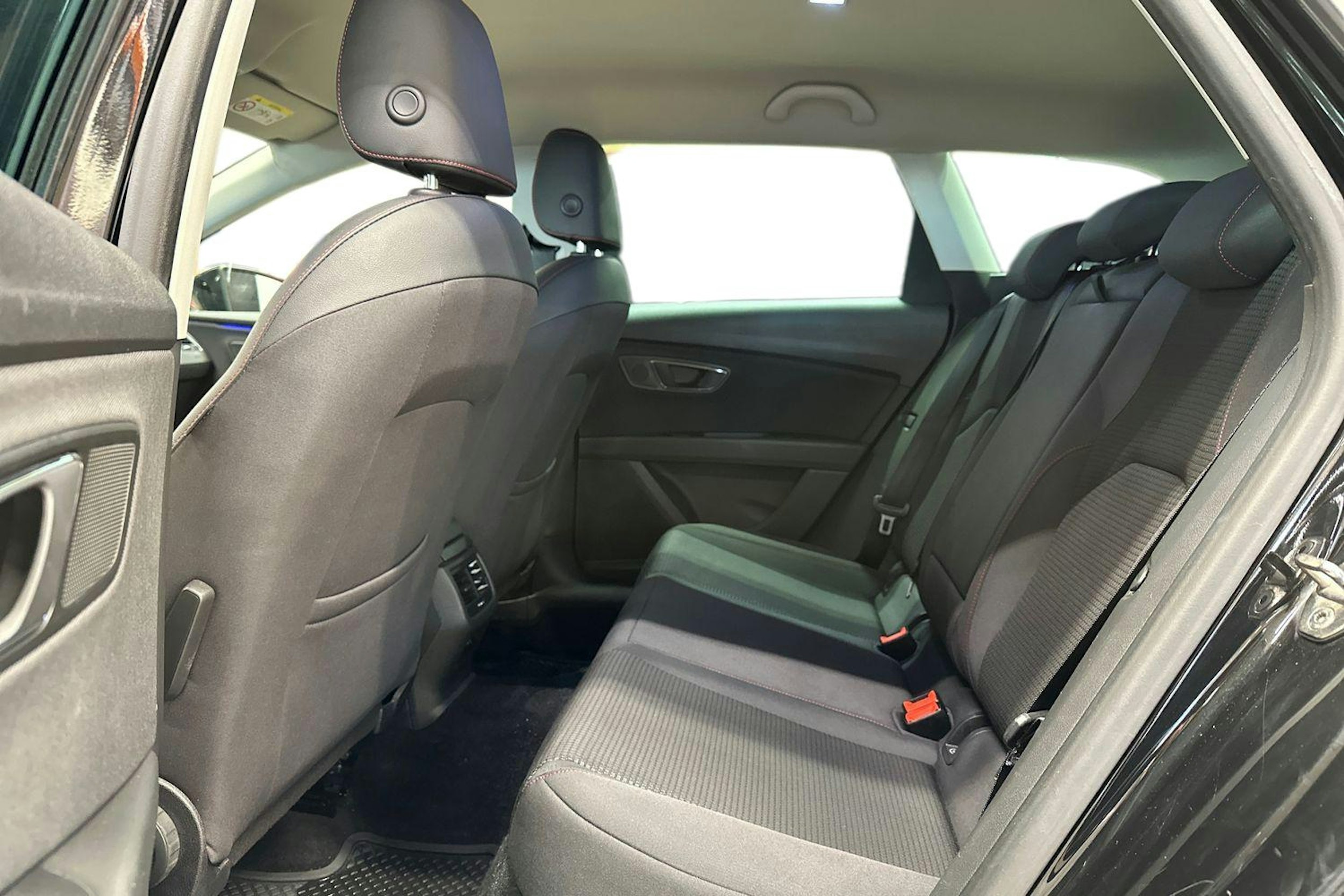 musta SEAT Leon Sportourer ST 2019 kuva 8.