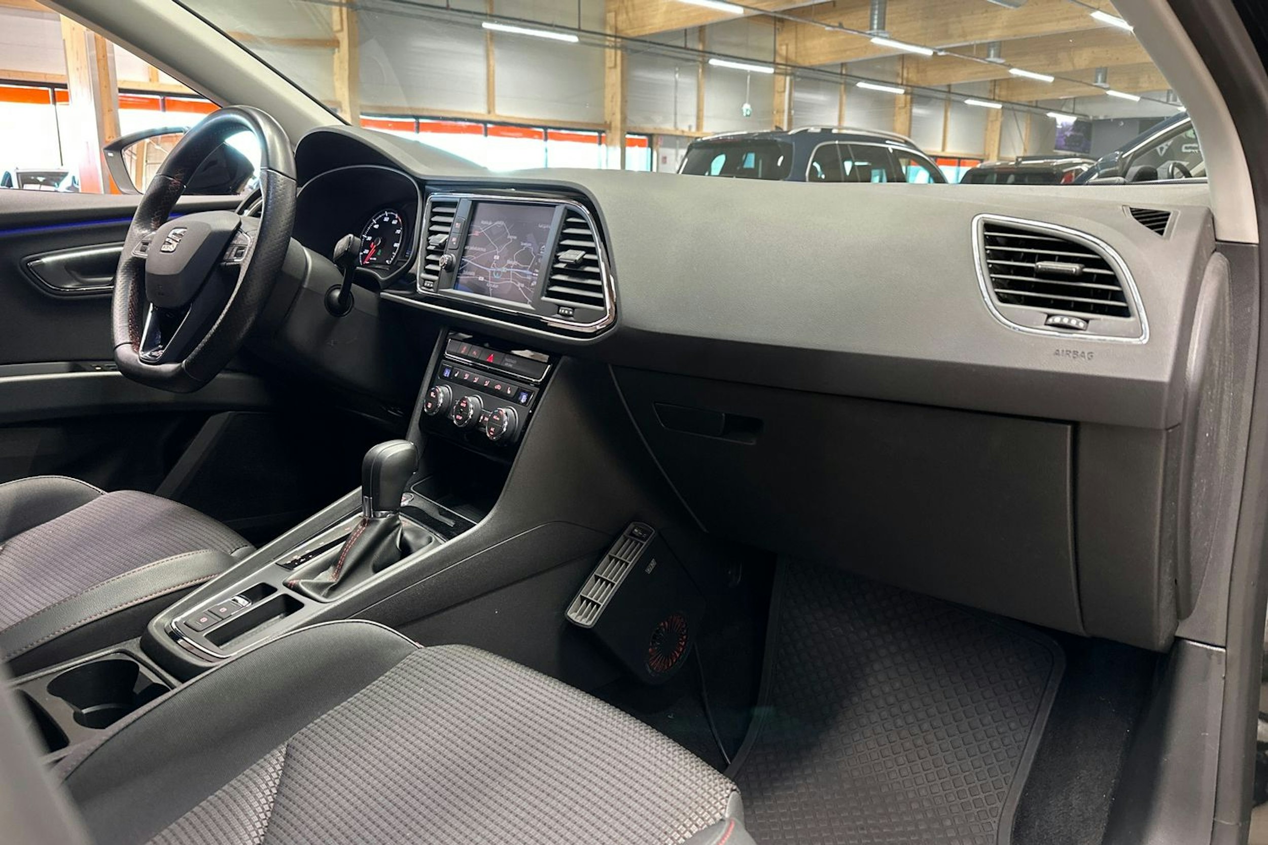 musta SEAT Leon Sportourer ST 2019 kuva 11.