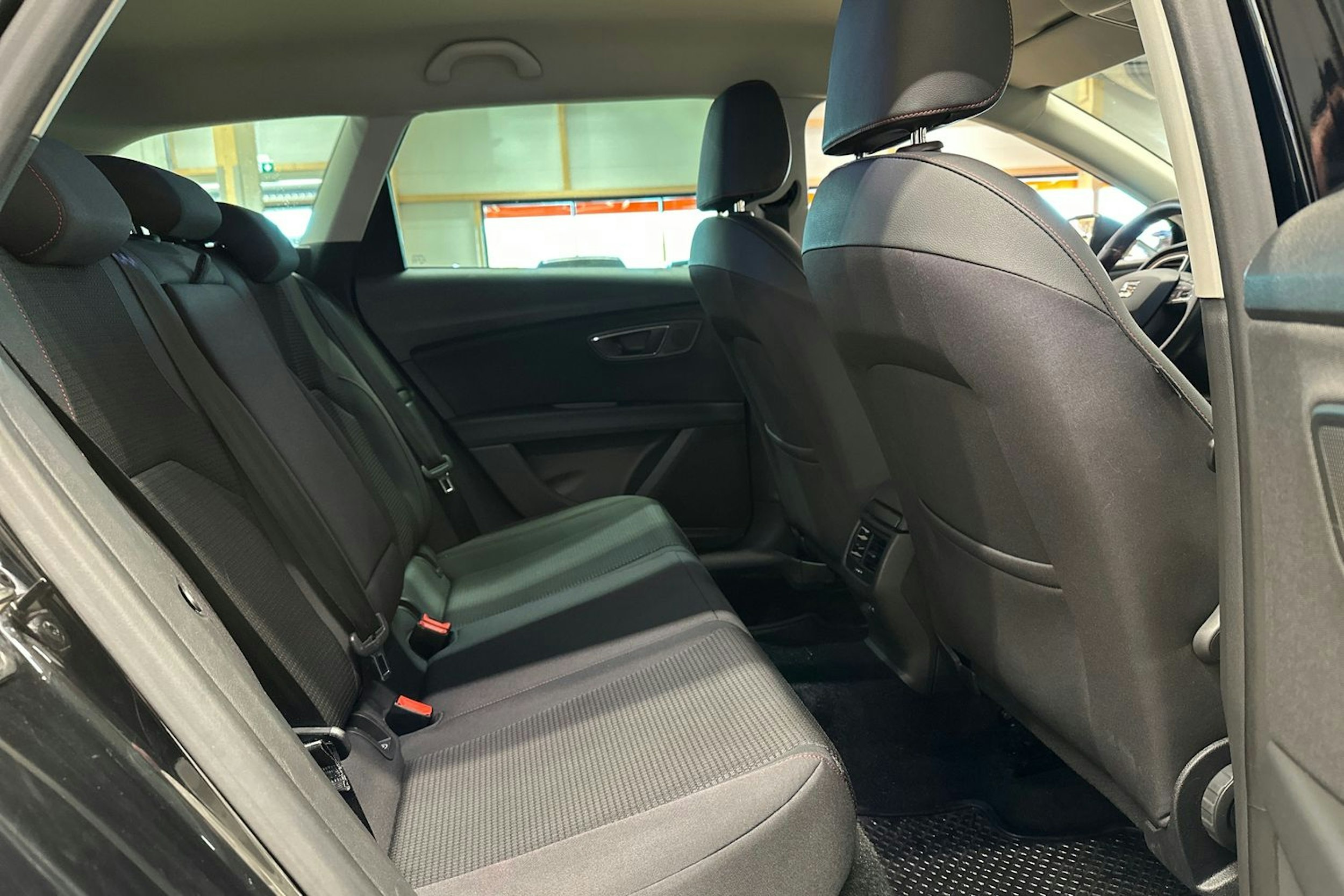 musta SEAT Leon Sportourer ST 2019 kuva 13.