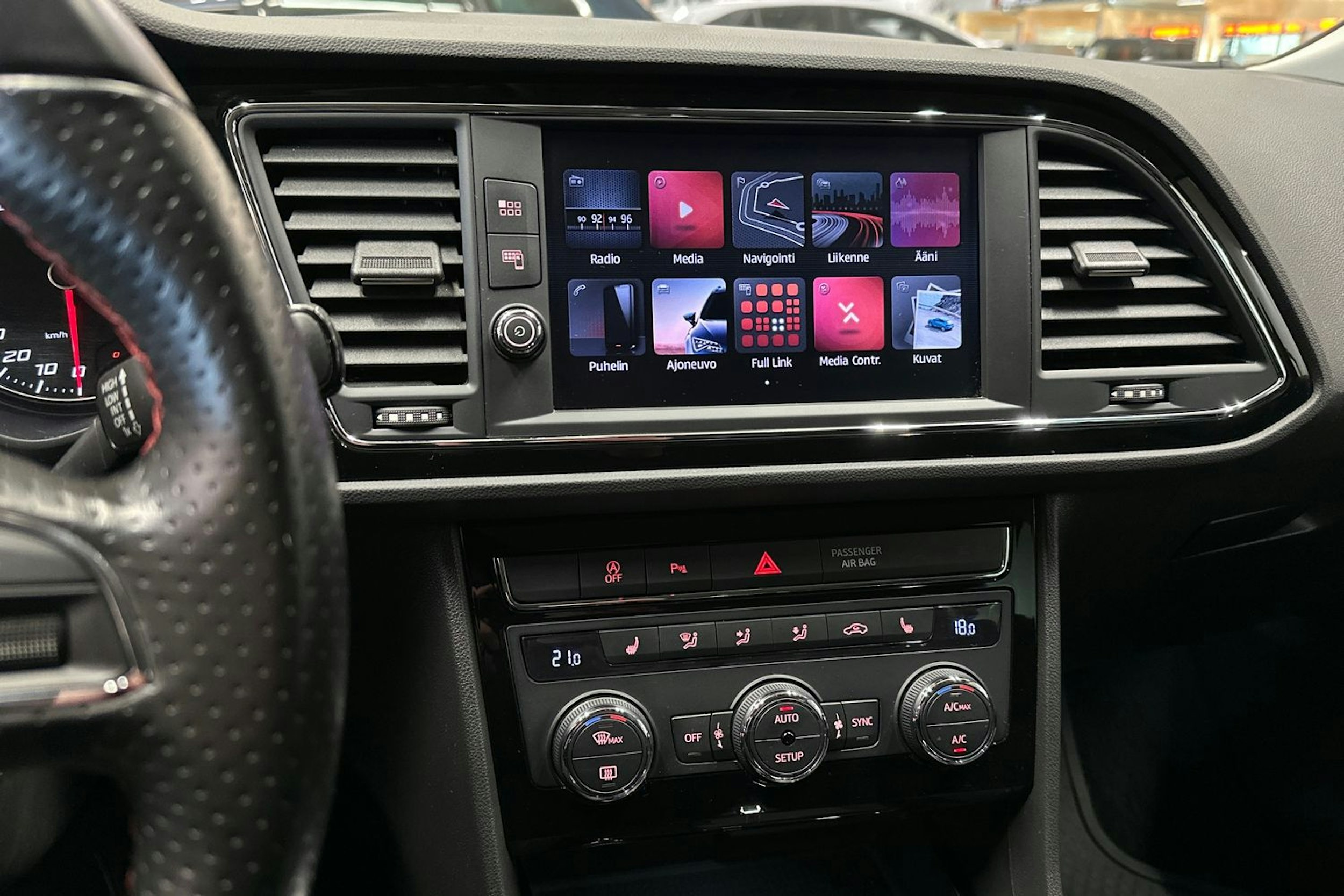 musta SEAT Leon Sportourer ST 2019 kuva 19.