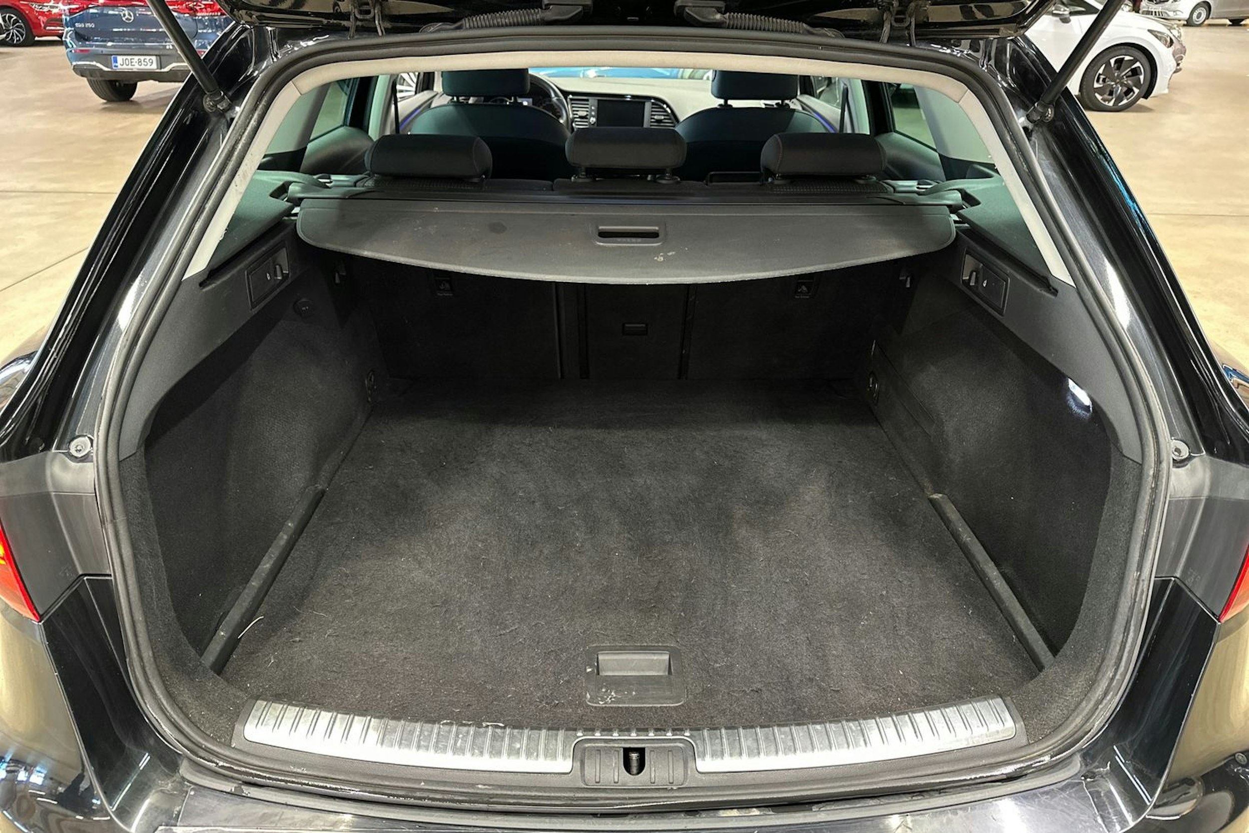 musta SEAT Leon Sportourer ST 2019 kuva 28.