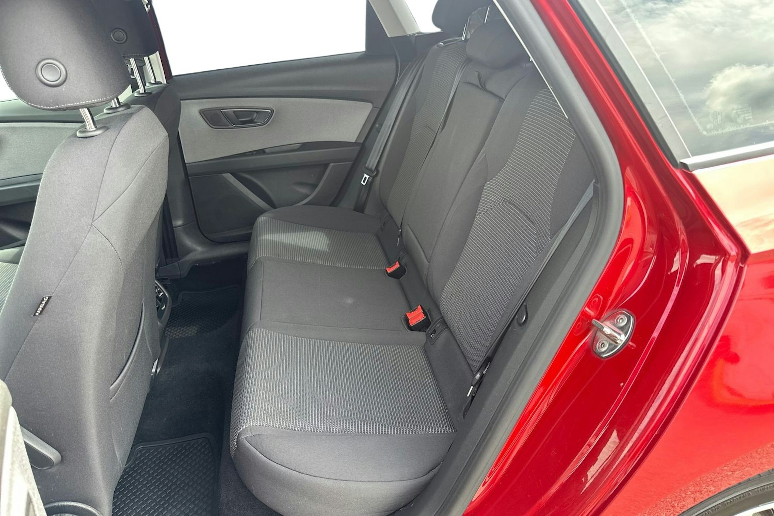 punainen SEAT Leon Sportourer ST 2019 kuva 10.