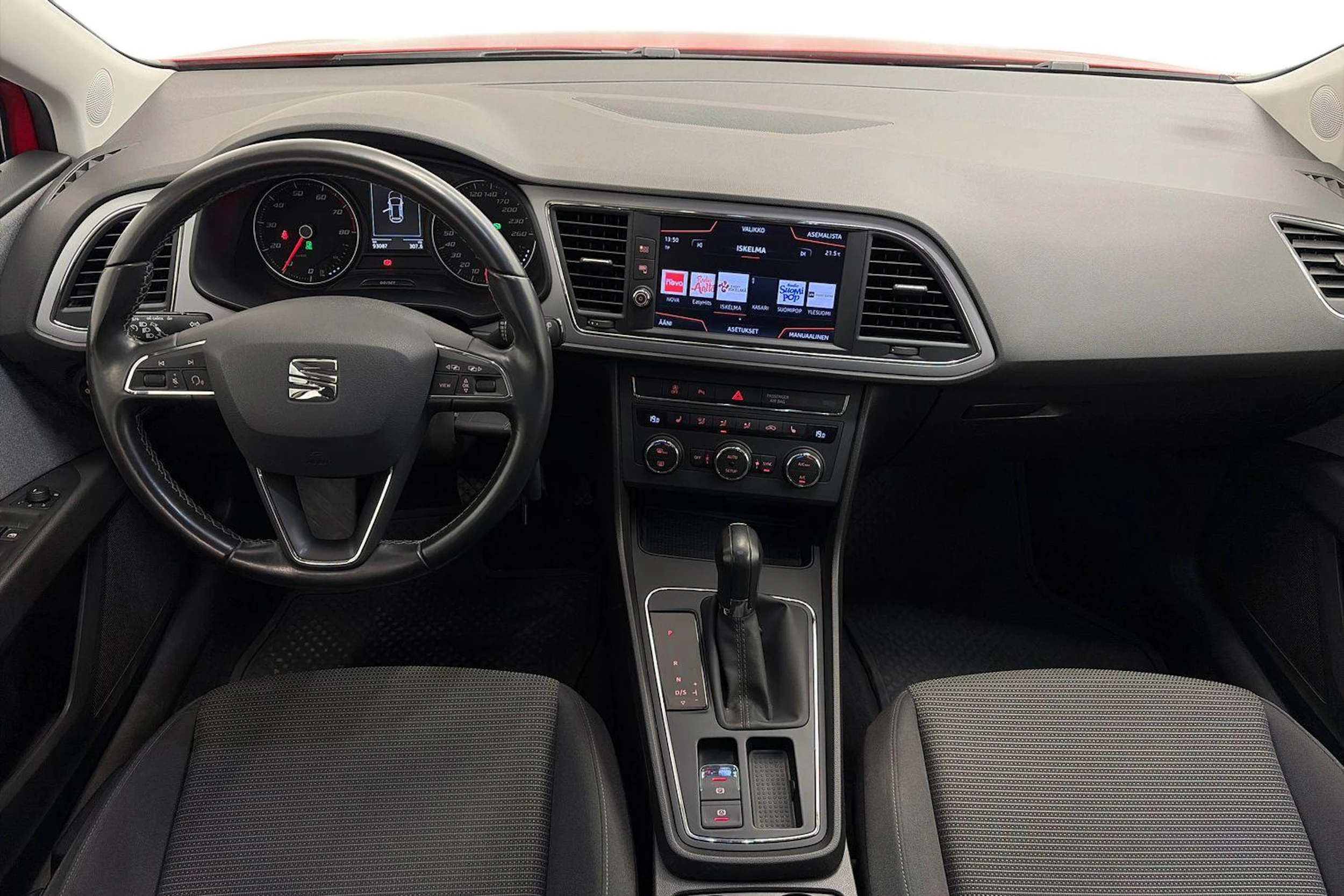 Punainen SEAT Leon Sportourer ST 2020 kuva 7.
