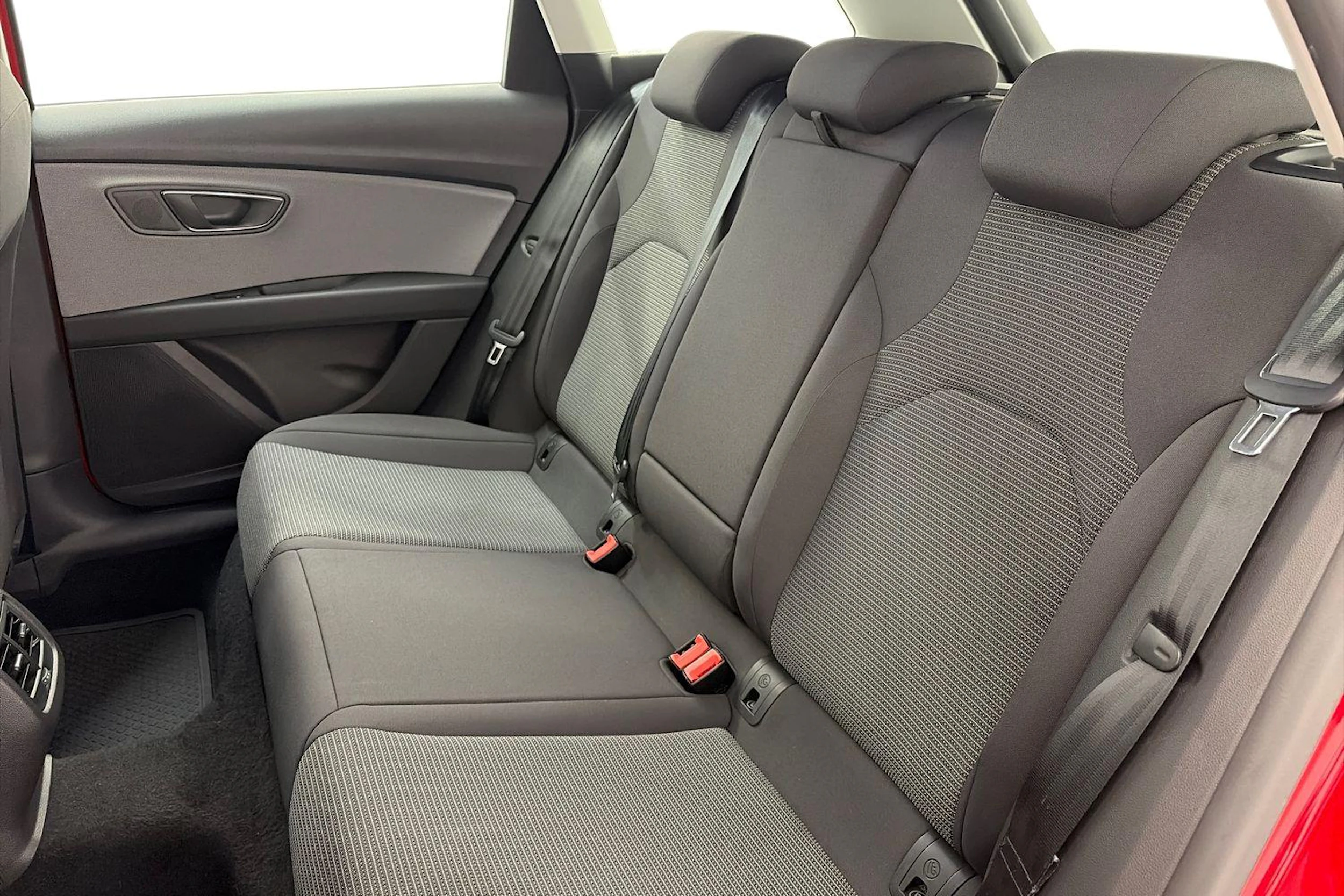 Punainen SEAT Leon Sportourer ST 2020 kuva 8.