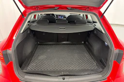 Punainen SEAT Leon Sportourer ST 2020 kuva 11.