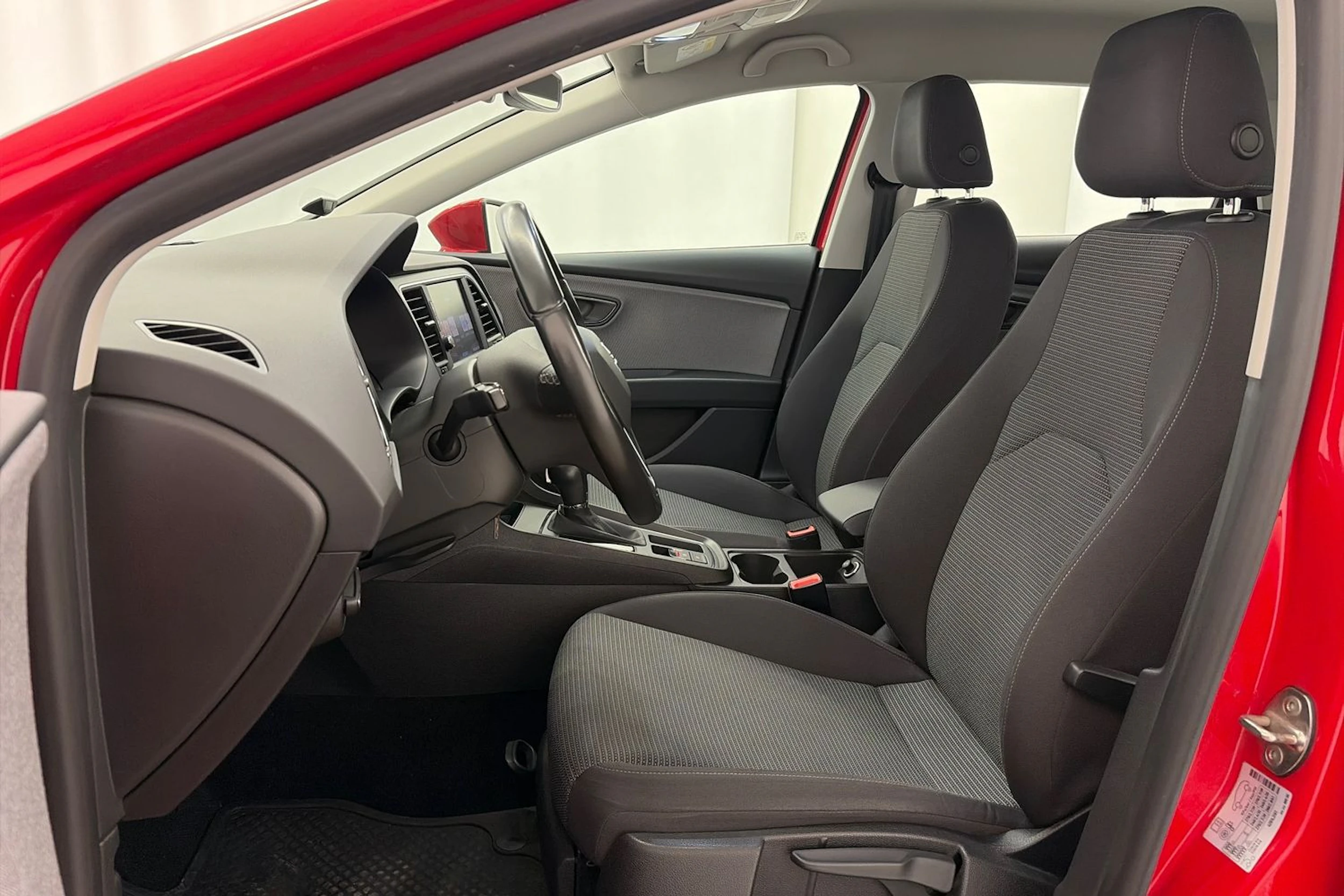 Punainen SEAT Leon Sportourer ST 2020 kuva 12.