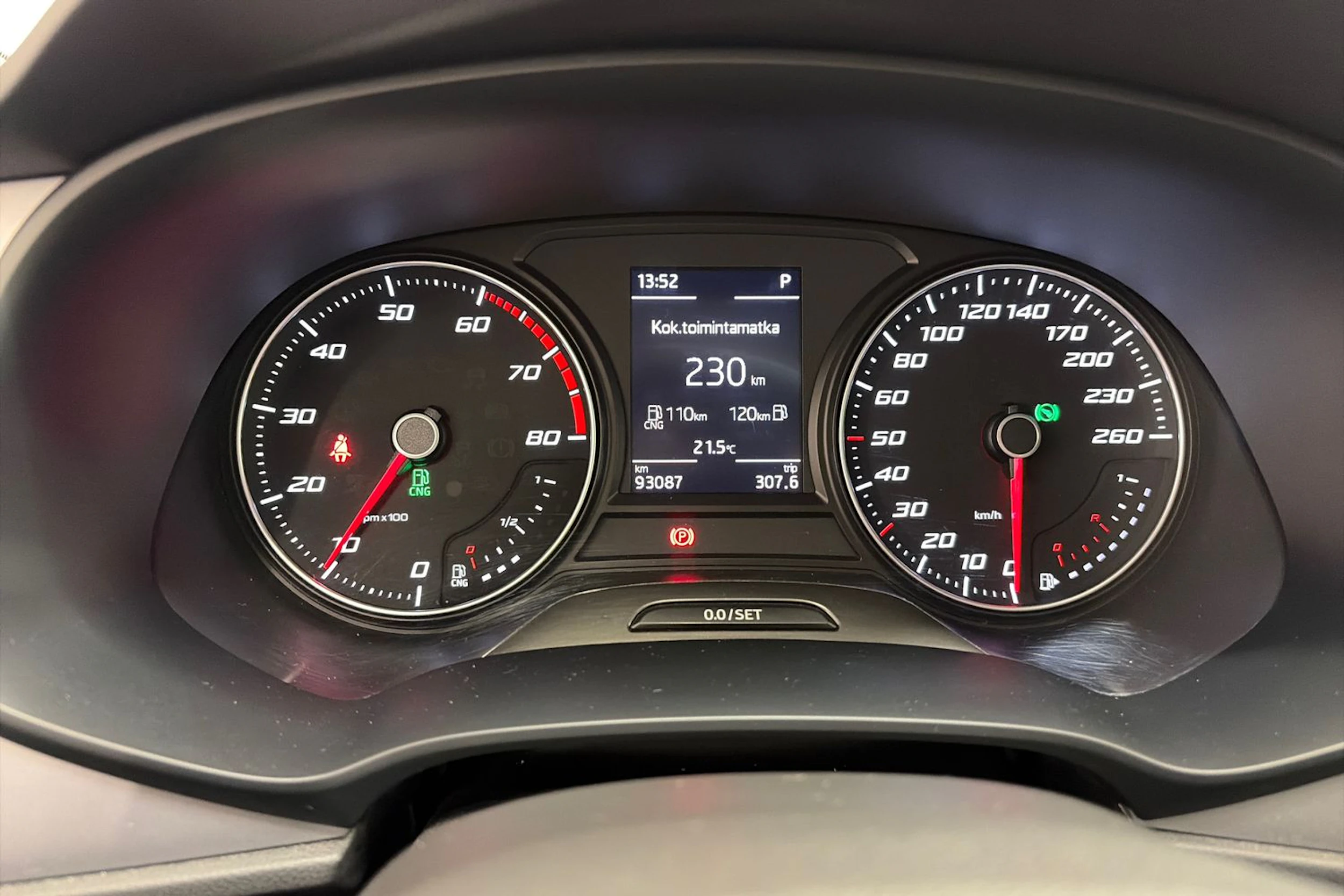 Punainen SEAT Leon Sportourer ST 2020 kuva 13.