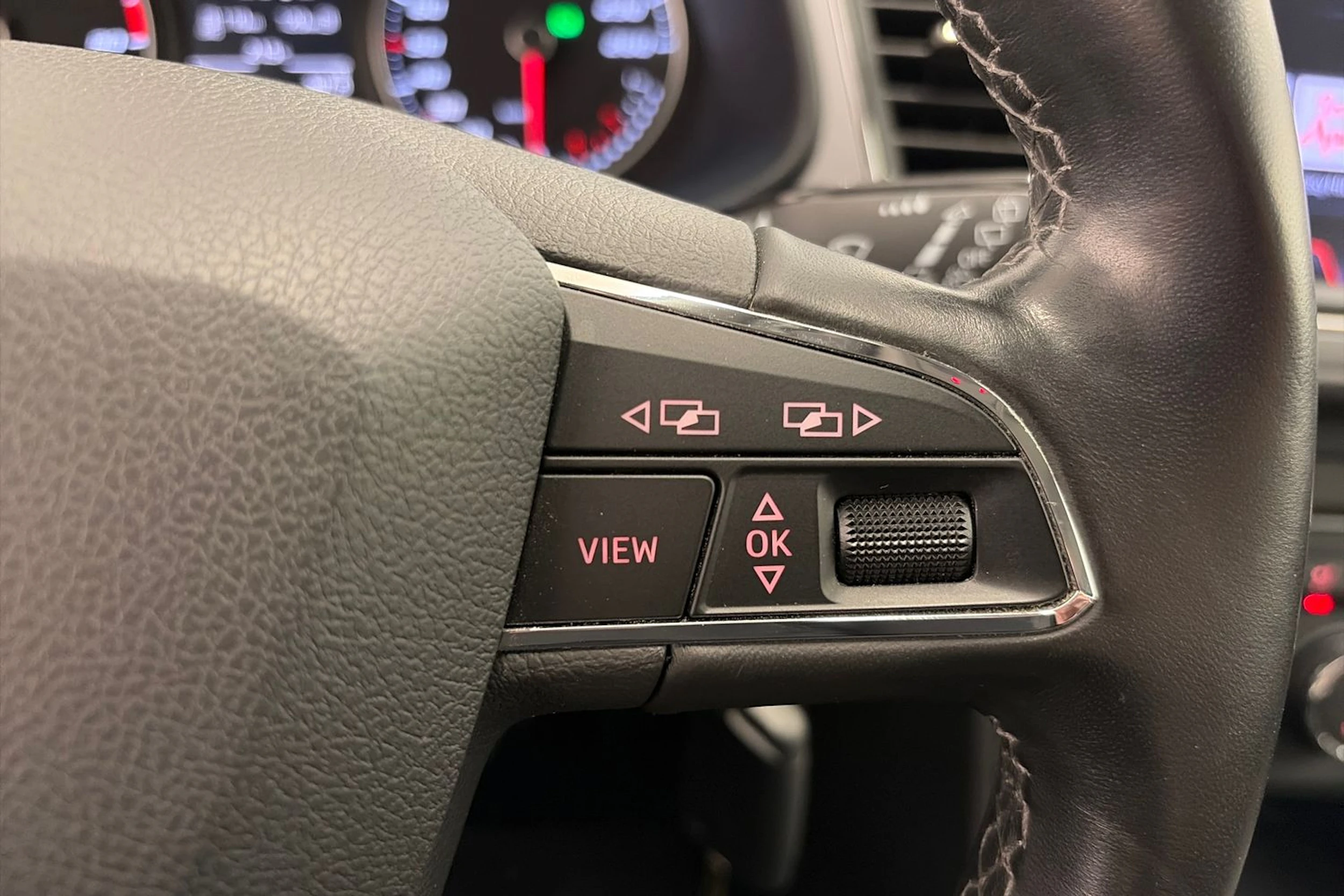 Punainen SEAT Leon Sportourer ST 2020 kuva 15.