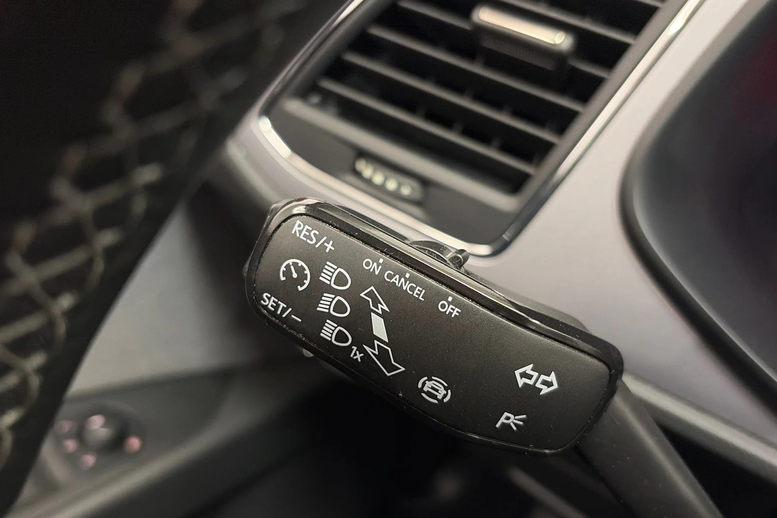 Punainen SEAT Leon Sportourer ST 2020 kuva 16.