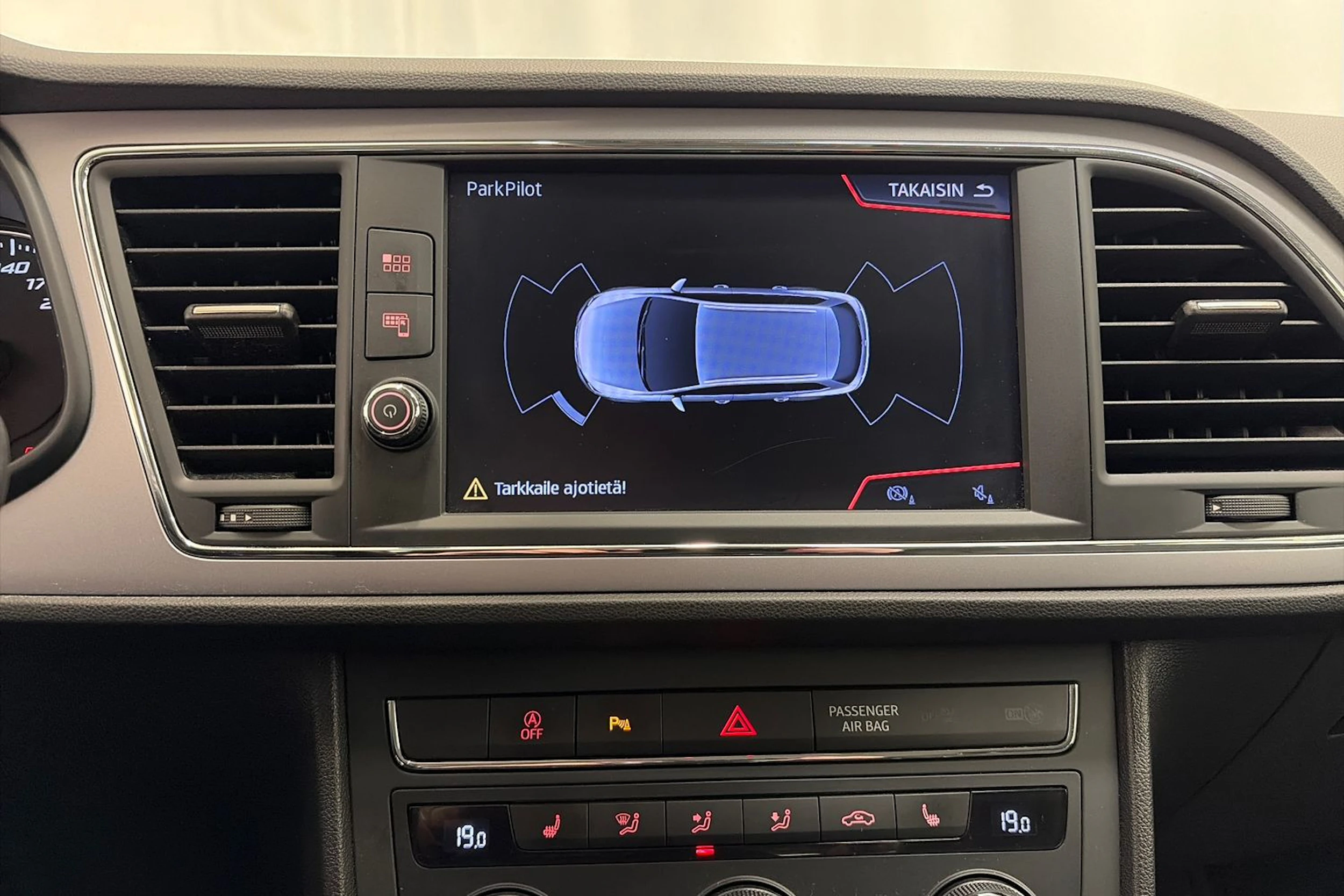 Punainen SEAT Leon Sportourer ST 2020 kuva 17.